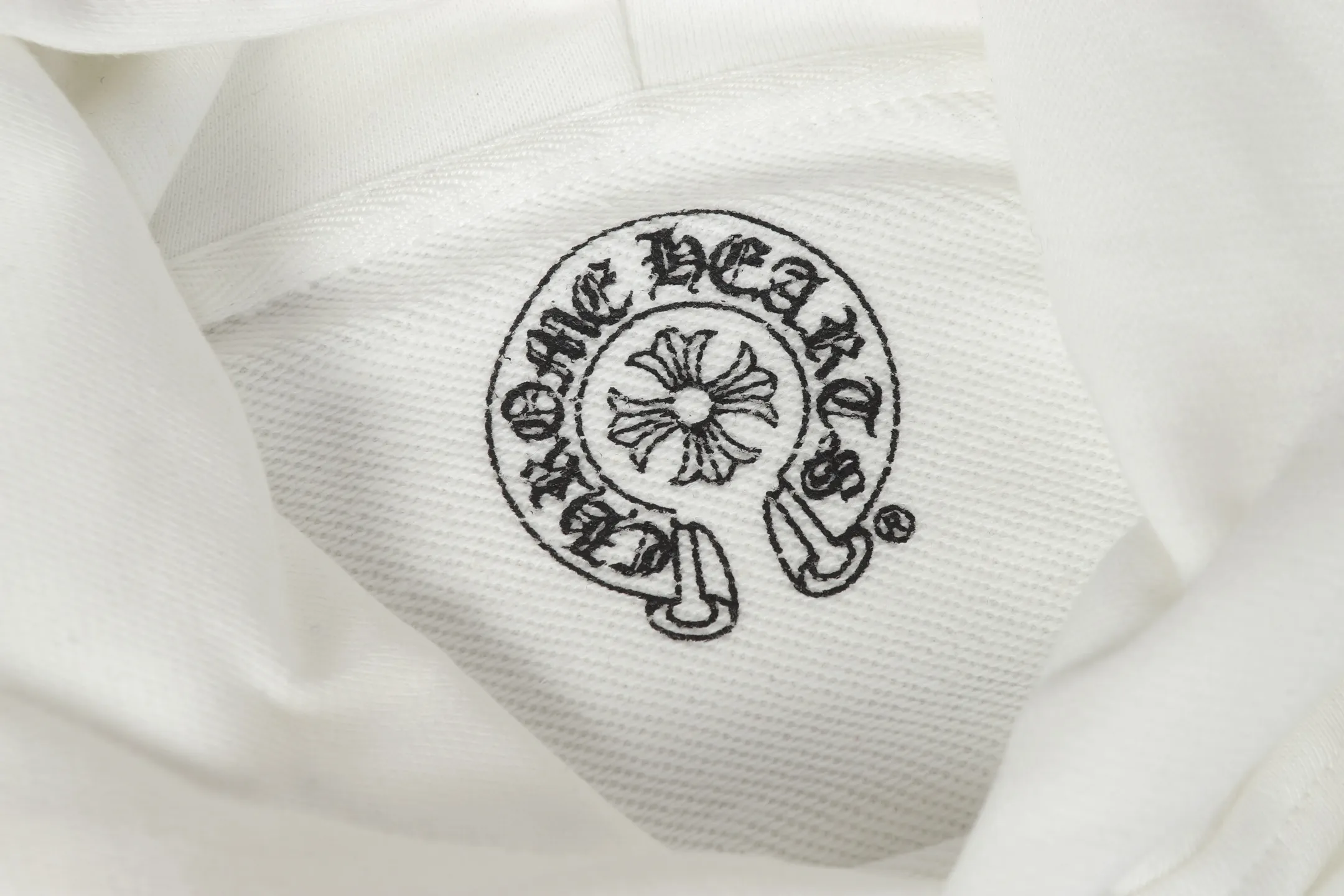 P230 Cross-border model, please do not place an order if you are pursuing quality - Chrome Hearts/Chrome Hearts basic horseshoe Sanskrit printed hooded sweatshirt - High weight, high density and high quality. The wool is soft, delicate and skin-friendly. Soft and silky to the touch. Excellent warmth and skin-friendly properties. - Custom-woven and custom-dyed, no color difference. No matter the fabric or workmanship details, it beats the ordinary version on the market. - Hardware zipper accessories are all customized, full of details - Color: black white - Size: S M L XL